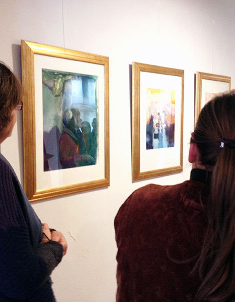 Kijkend_naar_de_expositie